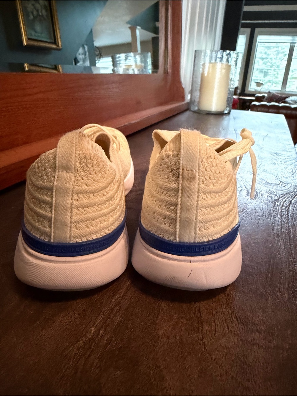 APL TechLoom Sneakers White Blue Trim Women’s Size 8 - Picture 4 of 9